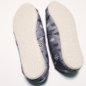 Toms Shoes - NWOT Toms Singing in the Rain Toms Shoes - NWOT Toms Singing in the Rain